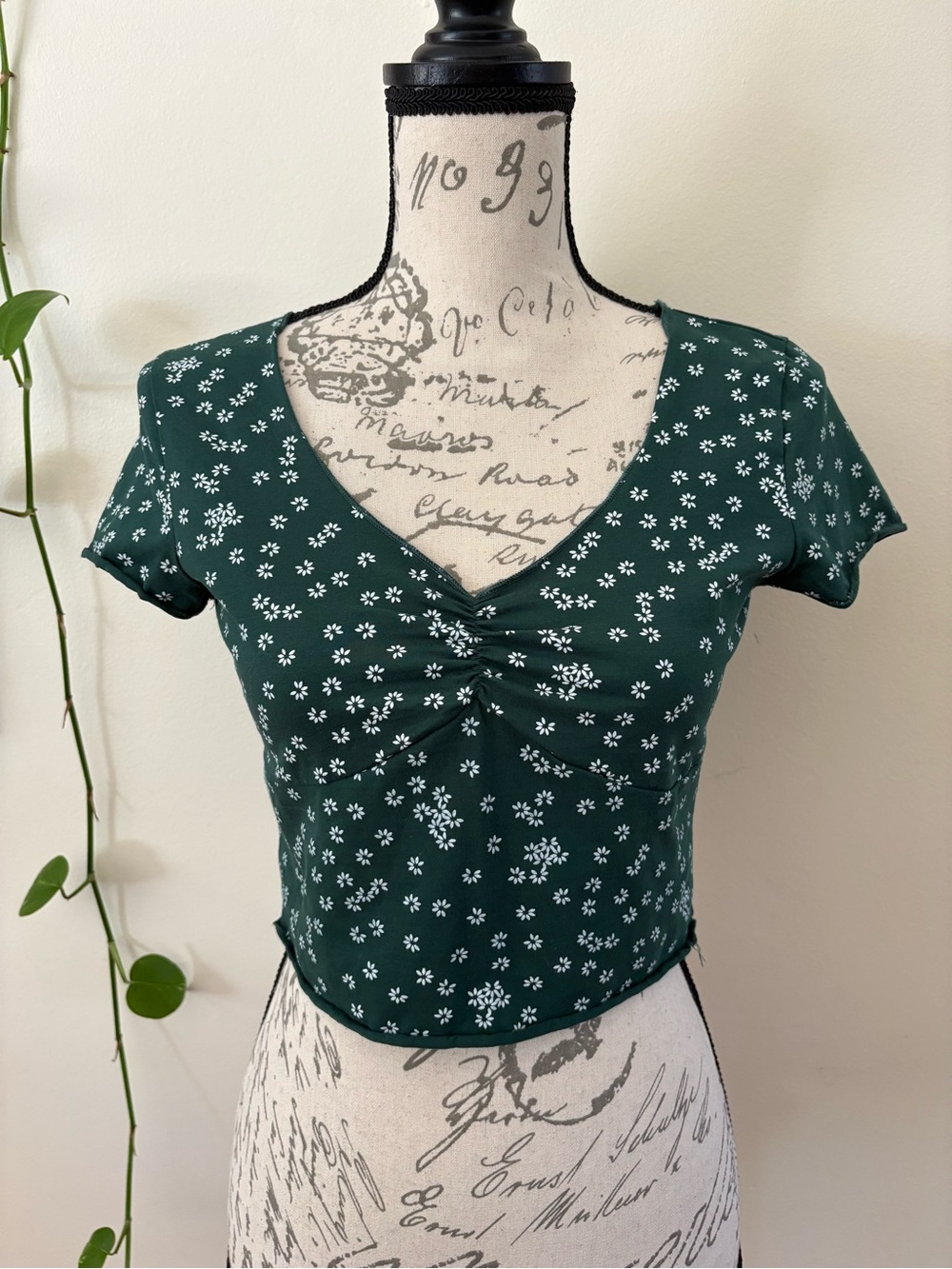 ROMWE Dark Green Floral Twist-Front Crop Top
